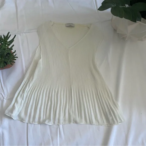 Aritzia Babaton Damien Blouse - Picture 2 of 7